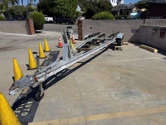 1986 Rolls Axle Corp 25 foot aluminum boat trailer