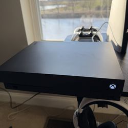 Xbox One X 1TB