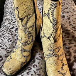 Snakeskin Black And Beige Boots 