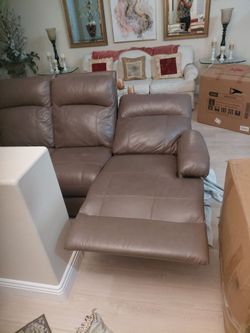 Heavy brown Leather manual recliner sofa read info