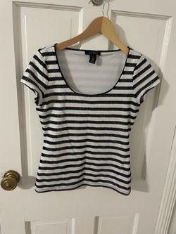 Black house white market top