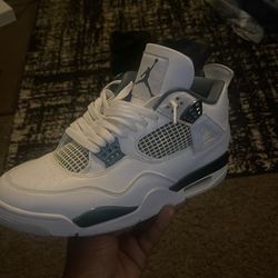 Jordan 4s