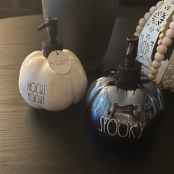 Very Beautiful Halloween Decor Pumpkin Soap/ Lotion Dispenser 🍁