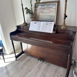 Story And Clark Piano 