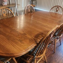 Wooden Dining Room/Comedor De Madera