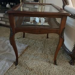 Vintage Queen Anne Style Cherry Wood Curio Display End Table With Glass Tops And Sides