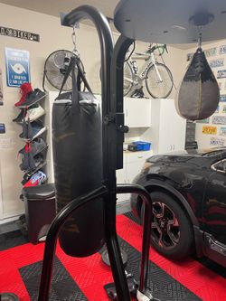 Heavy Bag w Stand