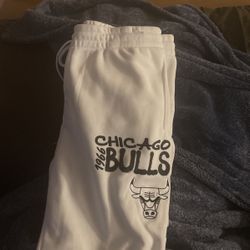 Chicago bull sweatshirt and pants