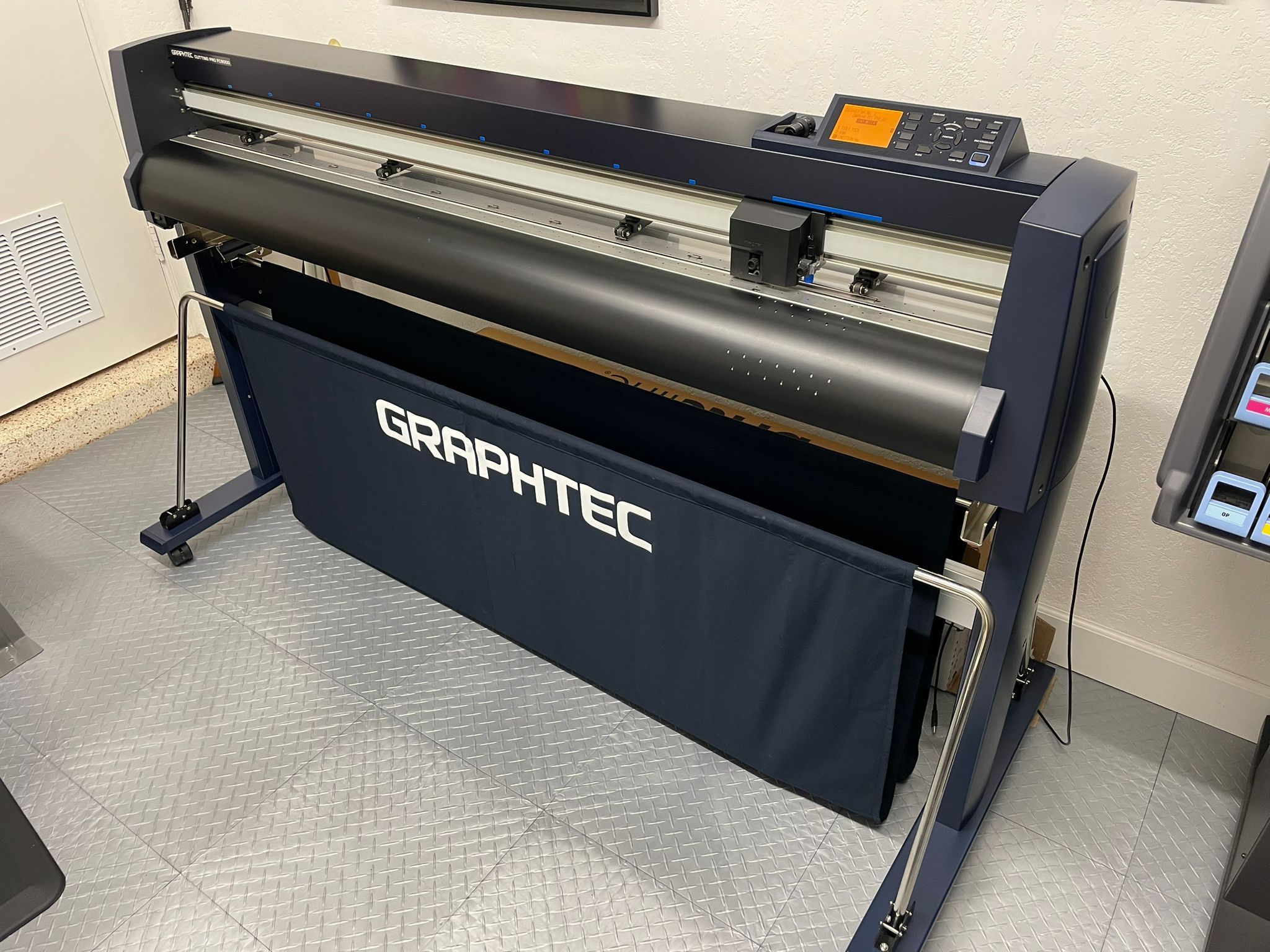 Graphtec Cutting Pro FC9000 54" Plotter