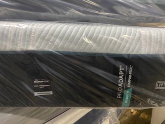 Tempur Pedic hybrid medium Proadapt king california  size brand new