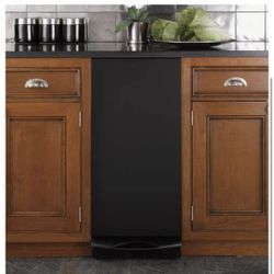 GE 15 in. Built-In Trash Compactor in Black