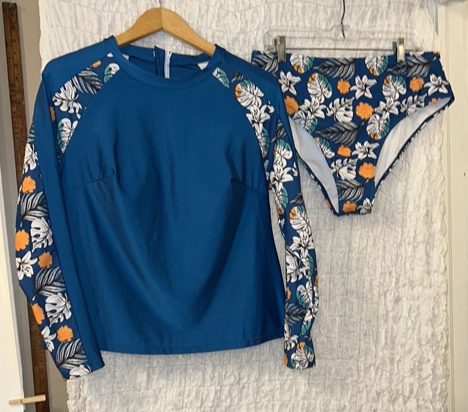 Shein: Floral Blue 1/2 Zip Rash Guard Long Sleeved Top & Bottoms, Size: 2XL