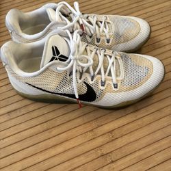 Kobe Bryant 11 EM Low Fundamental Size 11 