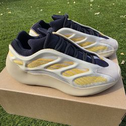 Yeezy 700 Safflower Sz7