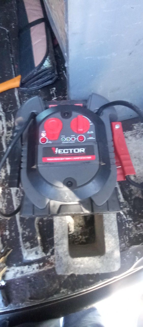 Vector 700 Peak Amp Portable Car Jump Starter with USB Power Station