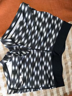 NIKE WOMENS RUNNING SHORTS