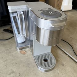 Keurig Coffee Machine (Excellent Condition)