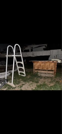 Pool ladder