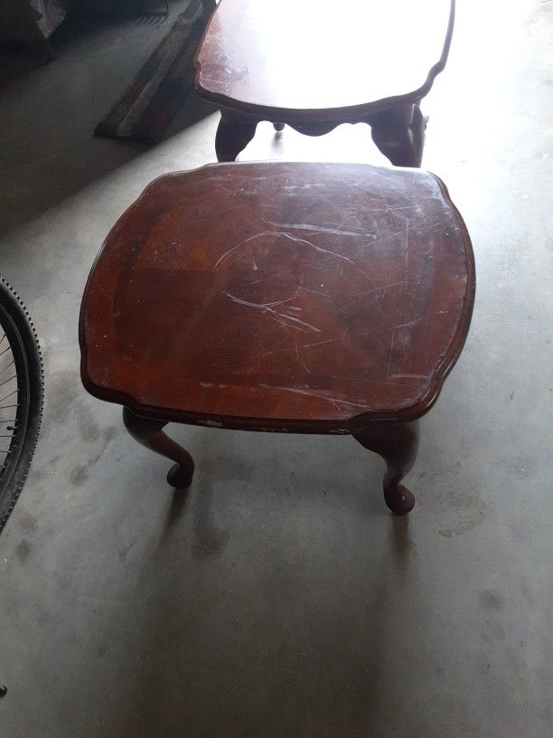 2 End Tables 