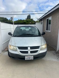 Silver Dodge Caravan SE 2001