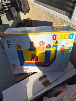 KIDS BOUNCER