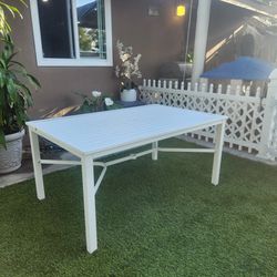 Patio Table/ Outdoor Furniture 