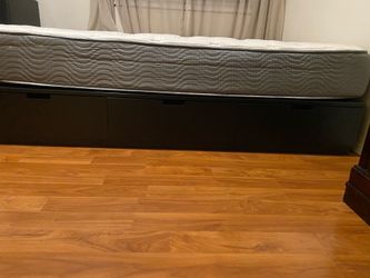 Queen size Storage bed 6 drawers