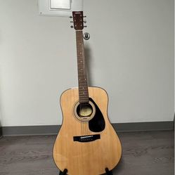 Yamaha Gig maker Standard Acoustic Guitar + Stand