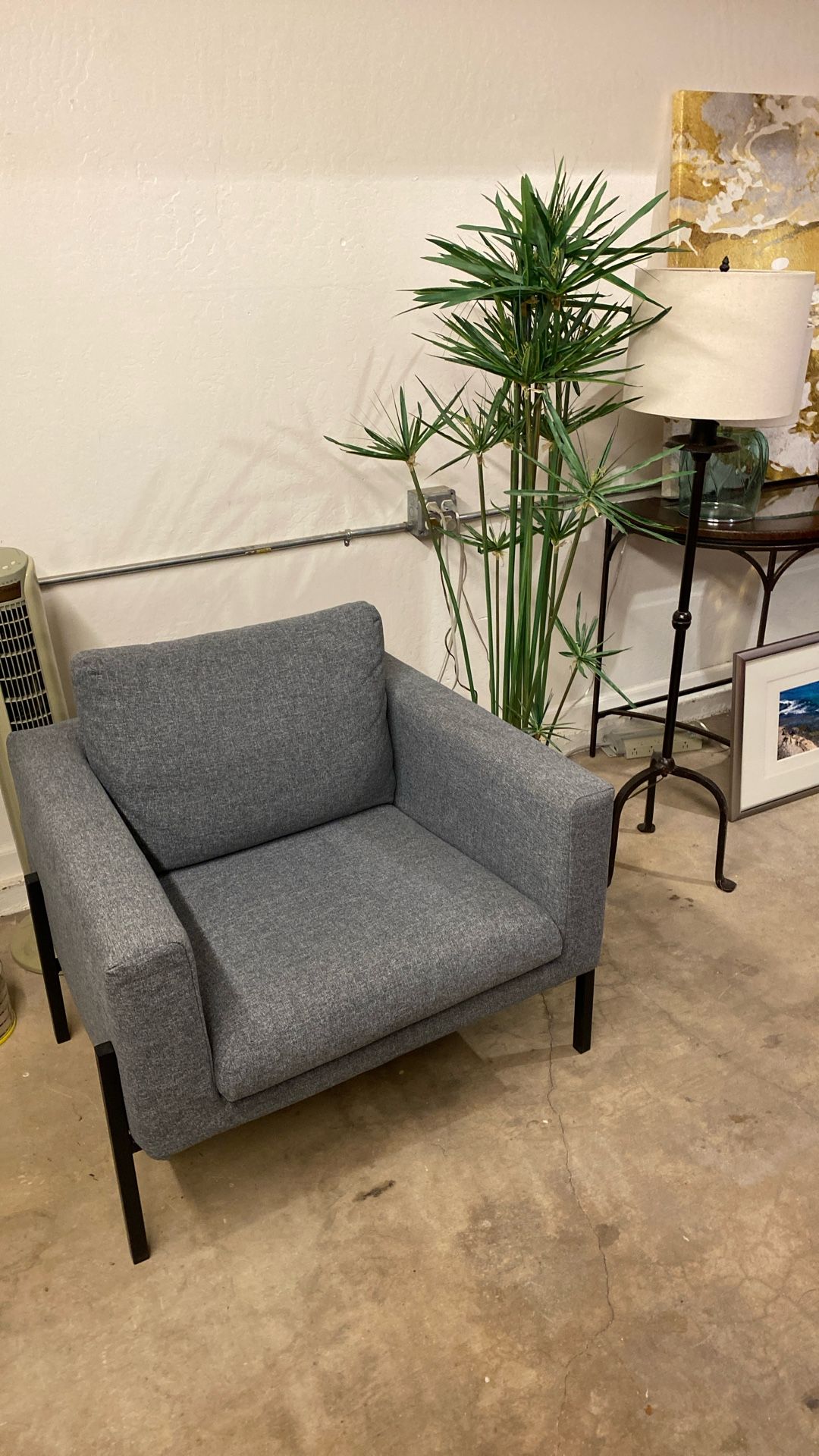 Moving!!Armchair,Lamps,Artwork,Home Decor,Foyer Table,End Table,Kitchen&more