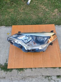 2014-2015-2016 toyota corola passenger side headlight OEM