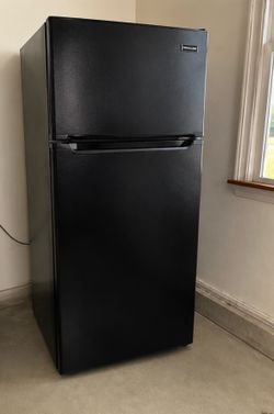 Black Top-Freezer Refrigerator – Clean & Fully Working