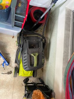 Electric lawnmower