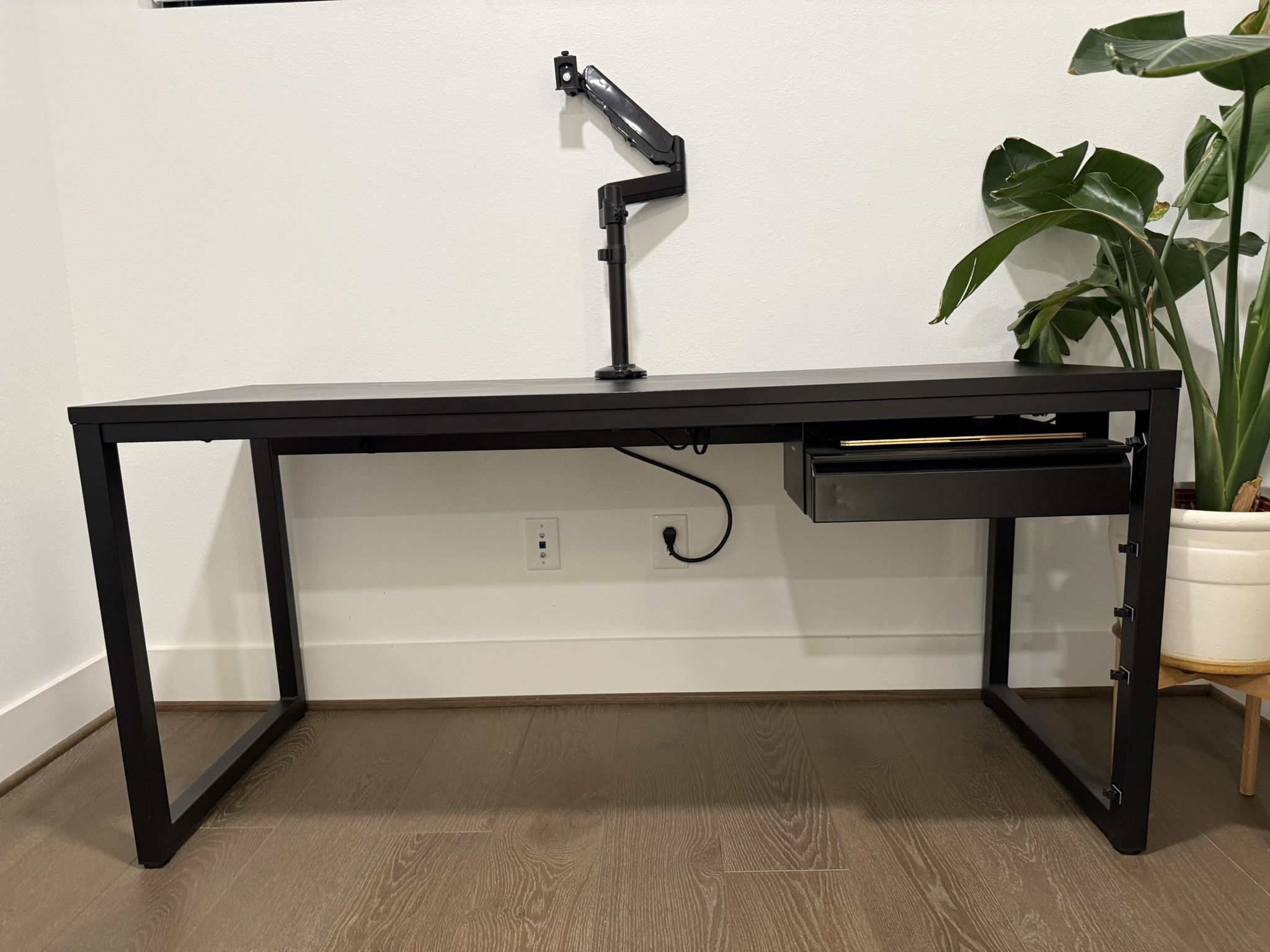 Custom Desk Setup – Excellent Condition ($410 value)