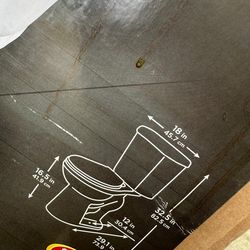 GLACIER BAY.
Pro Series
Single Flush
2-Piece High-Efficiency Toilet
Toilet: 18 in W x 29.1 in D x 32.5 in H