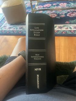Life Application Study Bible in New International Version Black Leather by Zondervan