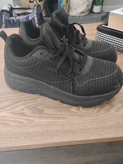 Sketchers work shoes brand new never worn non slip steel toe size 9 for men or women