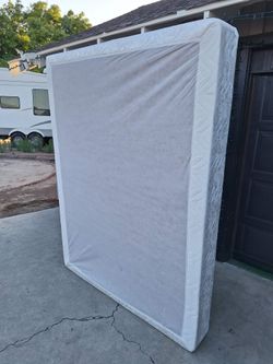 Queen Size Box Springg