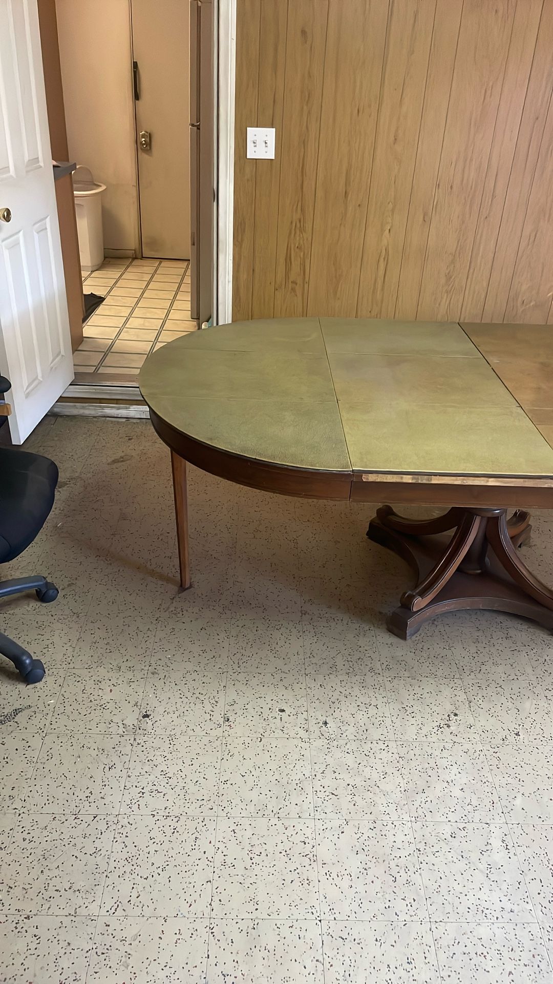 Beautiful Kitchen Table With Two Extension Leaves Less Chairs