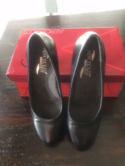 New in Box Women’s Aerosoles Black Heels size 6 M