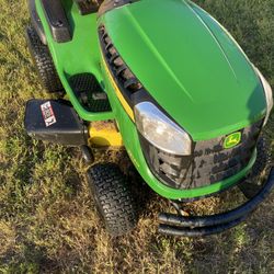 John Deere Lawnmower 