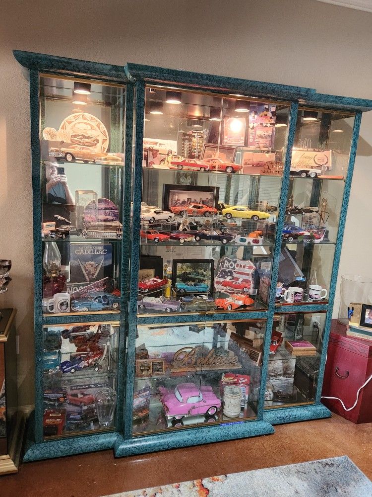 Vintage ELLO Curio / China Cabinet