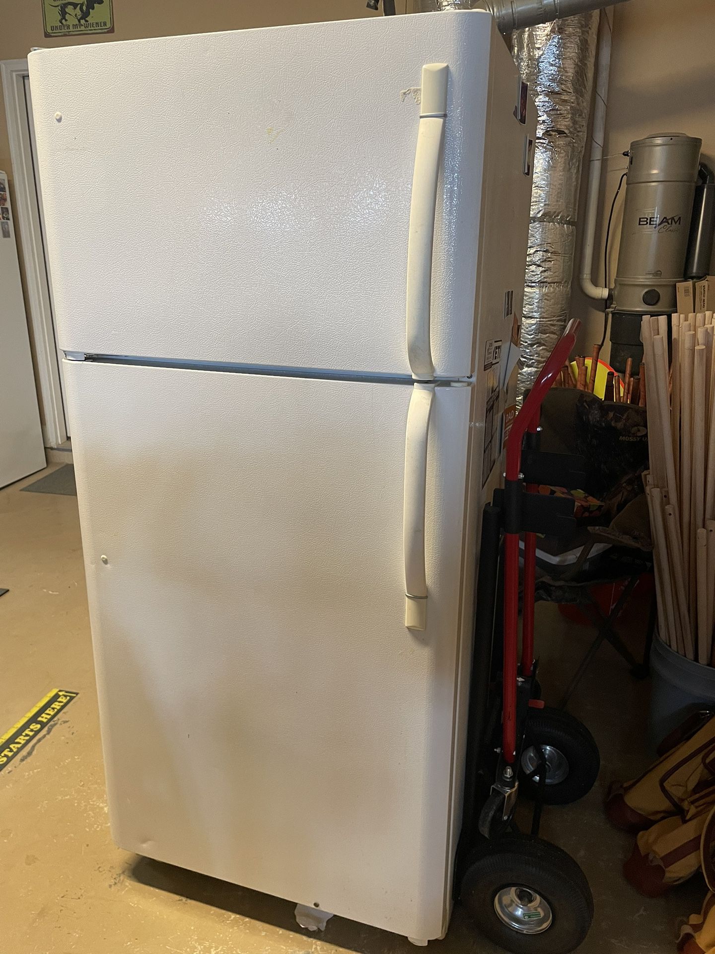 Frigidaire 18.2 Cu.Ft Refrigerator/Freezer