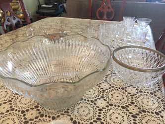 Two bowls the big one is 12” diameter the small is8”