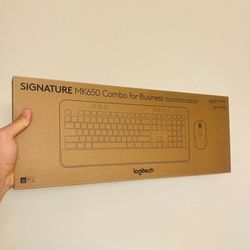 Logitech Signature MK650 Combo Wireless Mouse and Keyboard Combo