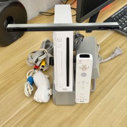Nintendo Wii GameCube Compatible Console Complete