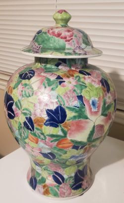 Chinese Mutli-color Flower Motif Fat Porcelain Jar
