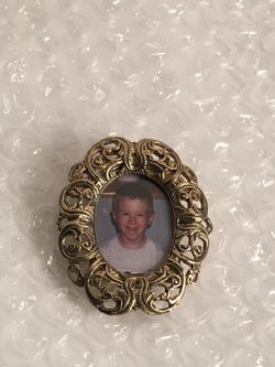 PHOTO FRAME BROOCH PIN