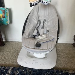 4moms MamaRoo Multi-Motion Baby Swing, Bluetooth Enabled with 5 Unique Motions, Grey