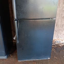 Black Top Bottom Mount Whirlpool Frost-free Refrigerator