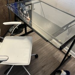 Desktop And Chair 